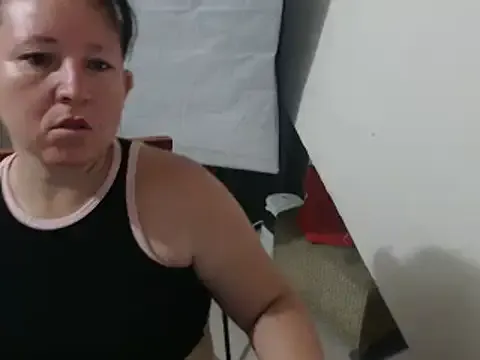 Yohis_Kiut25 streaming on Webcambliss